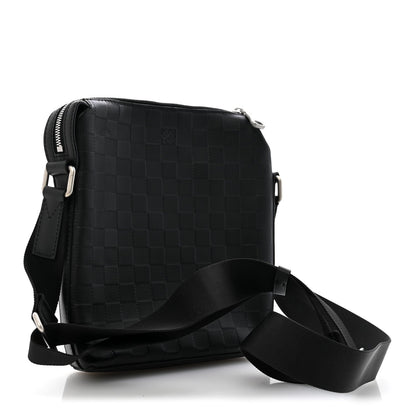 Damier Infini Discovery Messenger BB Onyx