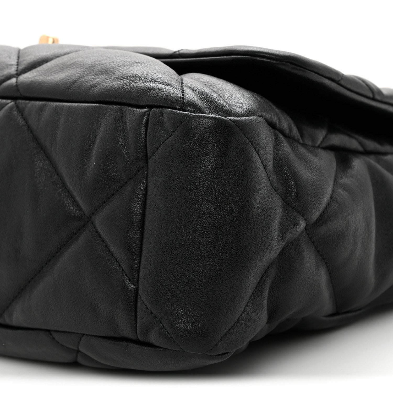 Lambskin Quilted Maxi Chanel 19 Flap Black