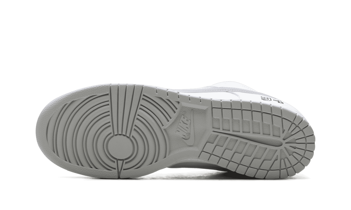 SB Dunk Low “Supreme – White”