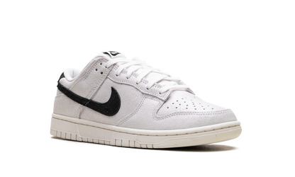 Dunk Low SE WMNS "Team Red" HQ3502 100