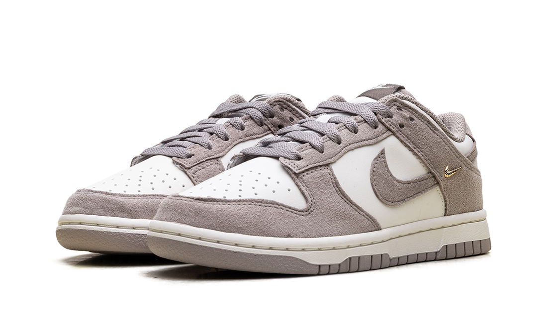 Dunk Low WMNS "Malt Gold Mini Swoosh" IB4417 105