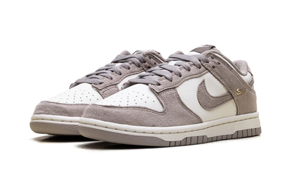 Dunk Low WMNS "Malt Gold Mini Swoosh" IB4417 105