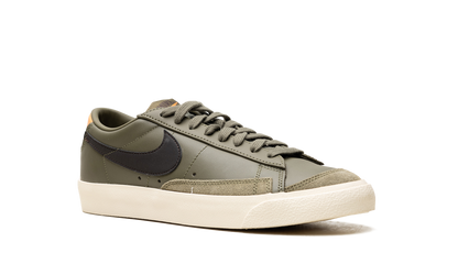 BLAZER LOW 77 WMNS "Orange" DC4769-201