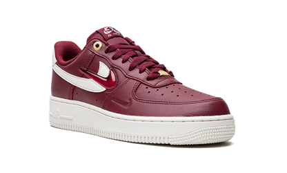 AIR FORCE 1 LO WMNS "Logo Pack - Deep Red" DZ5616 600