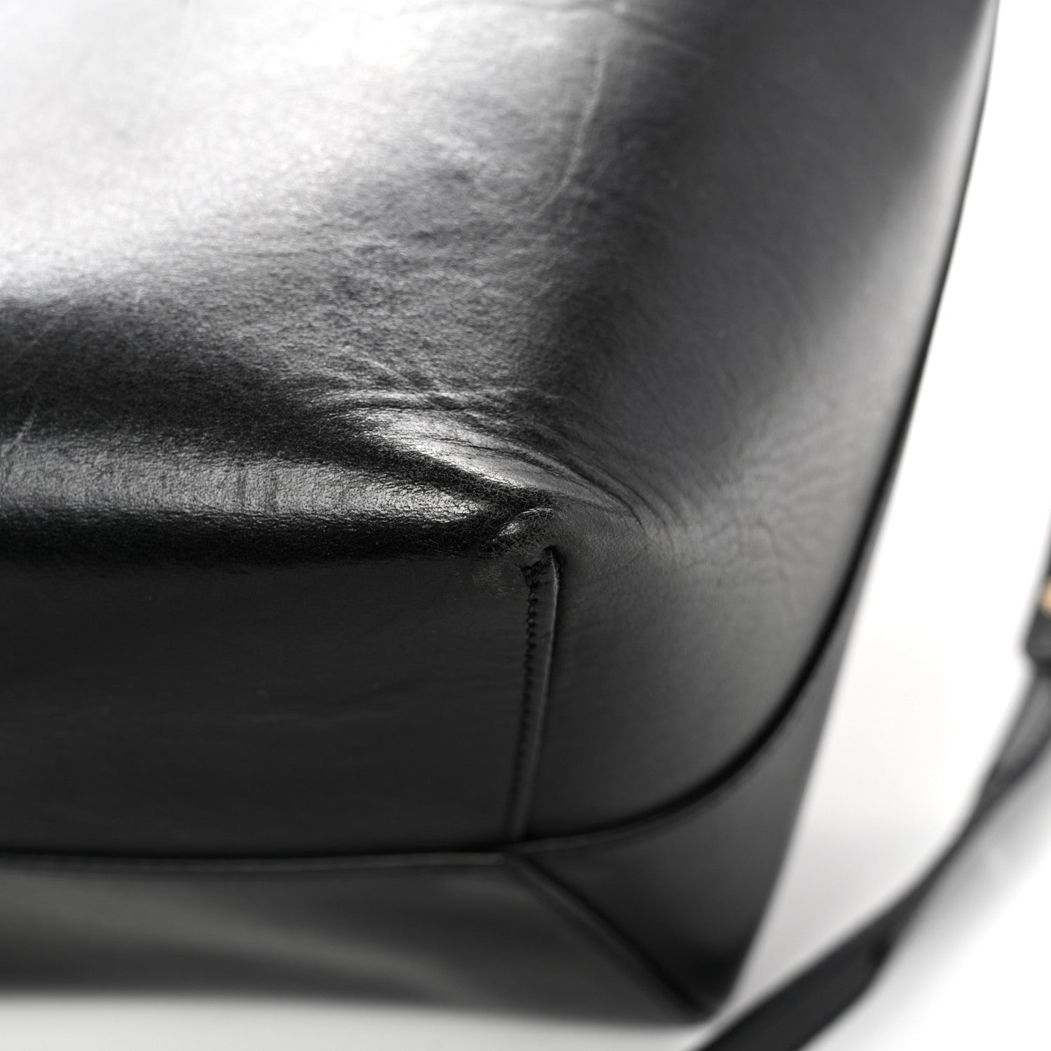 Vegetable Tanned Calfskin Bucket Bag Black Flamma