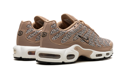 AIR MAX PLUS WMNS "United In Victory" FB2557 200