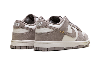 Dunk Low WMNS "Malt Gold Mini Swoosh" IB4417 105