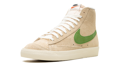 NIKE BLAZER MID &
