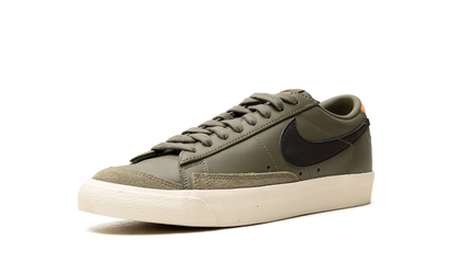 BLAZER LOW 77 WMNS "Orange" DC4769-201