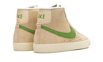 NIKE BLAZER MID &
