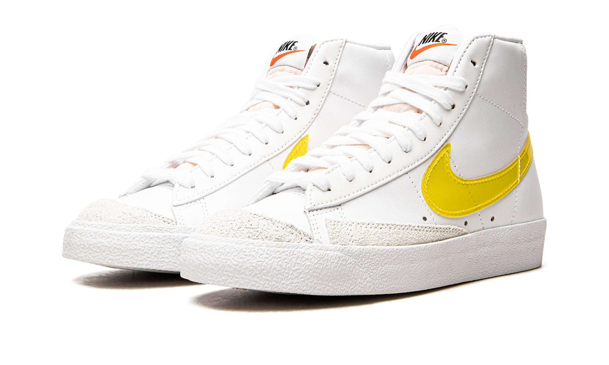 BLAZER MID 77 ESSENTIAL WMNS "Translucent Yellow Swoosh" DJ3050 101