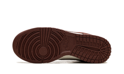 Dunk Low Next Nature WMNS "Red Sepia" HJ7673 001