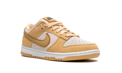 DUNK LOW WMNS "Celestial Gold Suede" DV7411 200