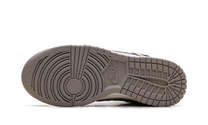 Dunk Low WMNS "Malt Gold Mini Swoosh" IB4417 105