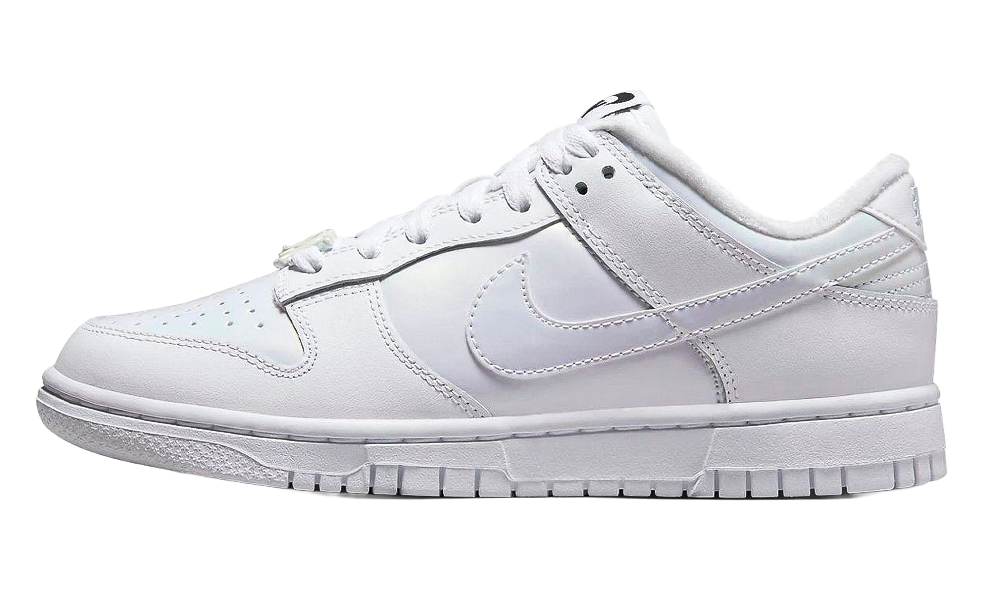 Dunk Low SE WMNS "Just Do It White Iridescent" FD8683 100