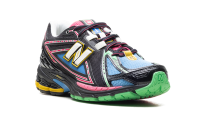 1906R "Black / Pink - Footlocker Exclusive" U1906RDM