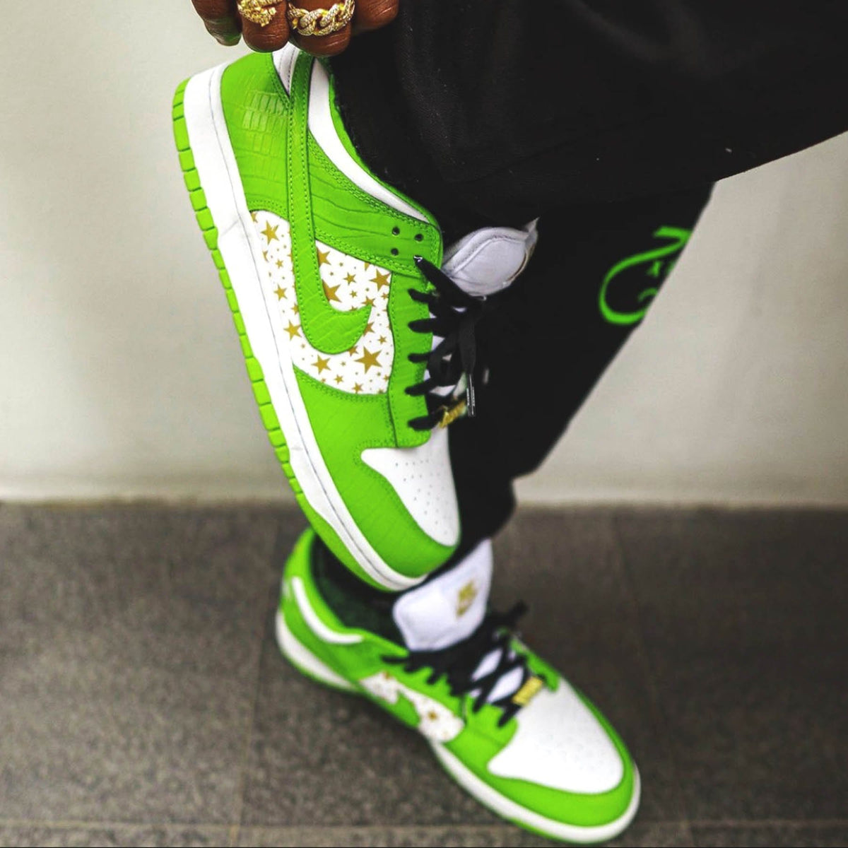 Supreme x Nike Dunk Low OG SB ‘Mean Green’