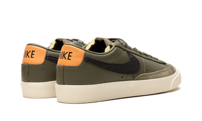 BLAZER LOW 77 WMNS "Orange" DC4769-201