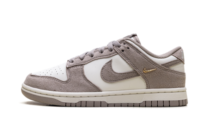 Dunk Low WMNS "Malt Gold Mini Swoosh" IB4417 105
