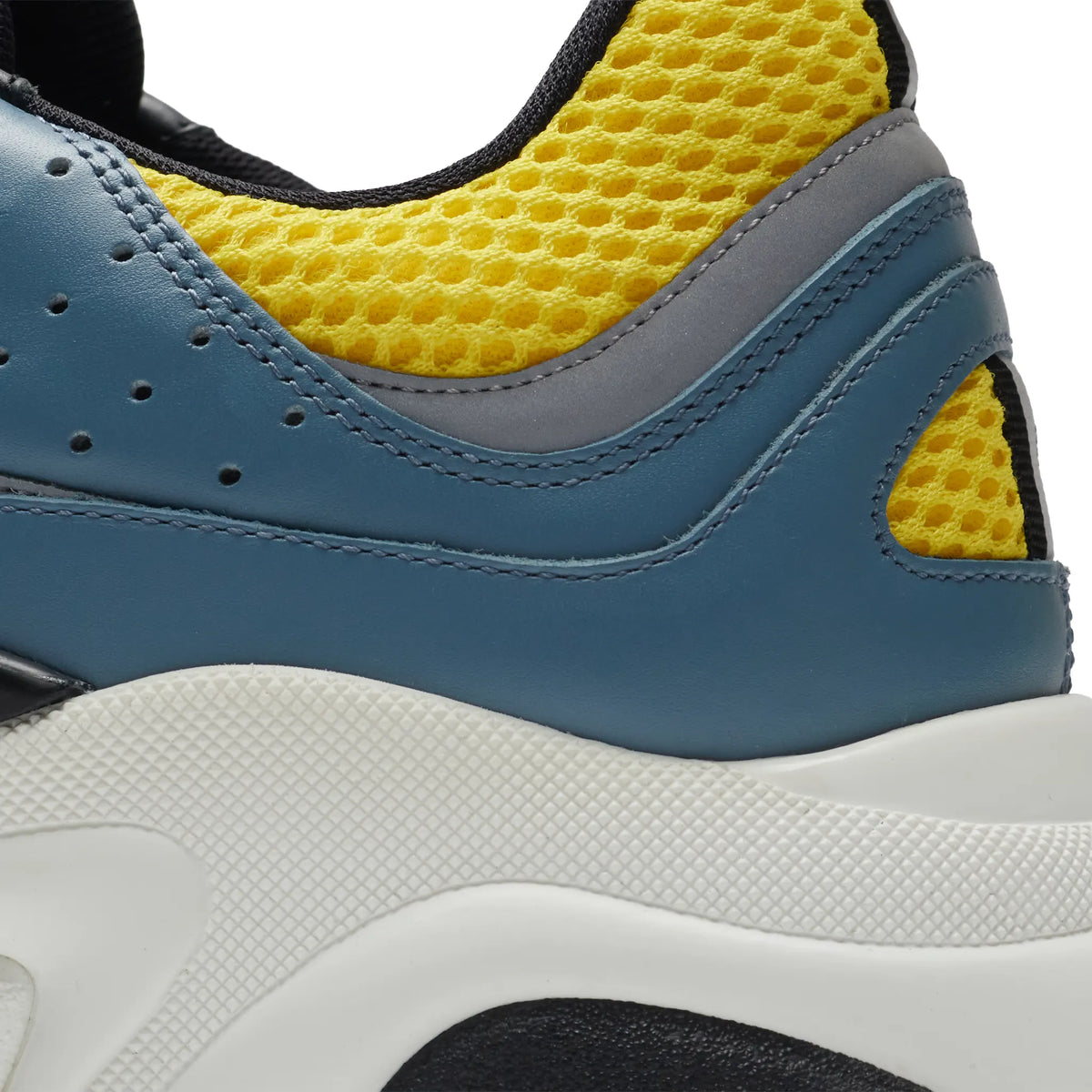 Preloved – Dior B22 Blue Yellow Trainer