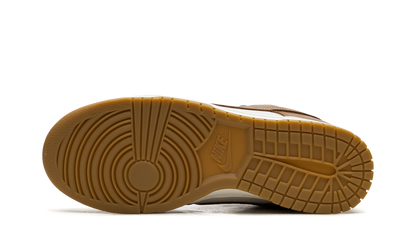 DUNK LOW WMNS "Brown Ostrich" FJ2260 001