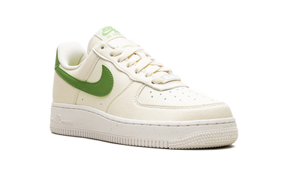 NIKE AIR FORCE 1 &