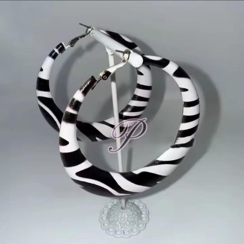 Women's earrings