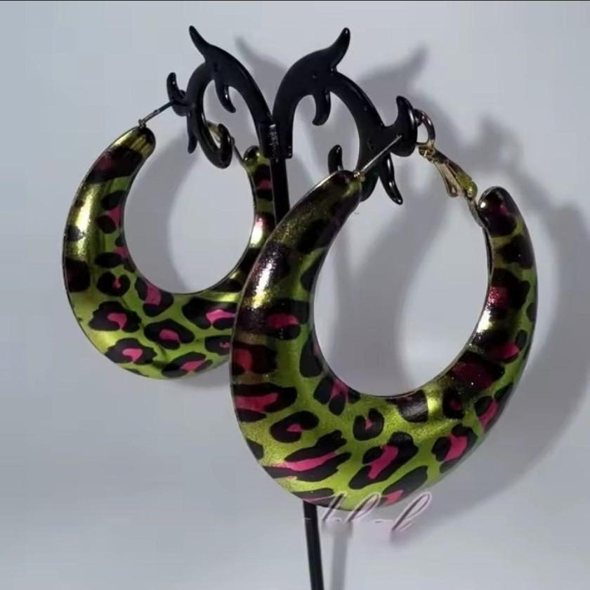 Women's earrings
