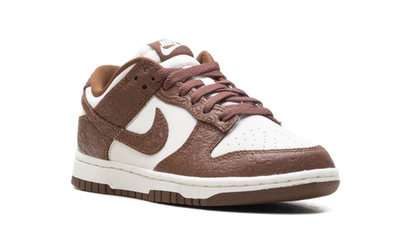 Dunk Low WMNS "Embossed Baroque Sail Fauna Brown" IF3944 100