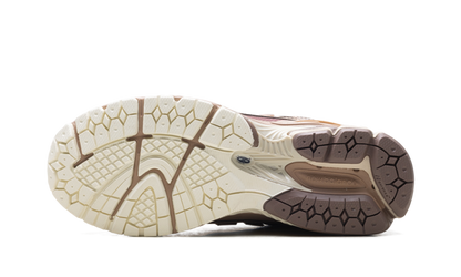 1906R "Earth Shadow / Flat Taupe" U1906REN