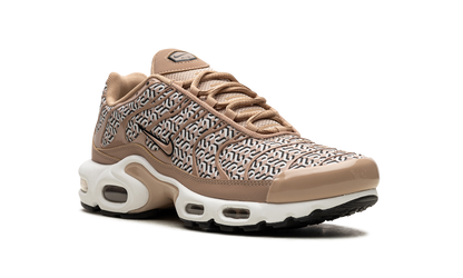 AIR MAX PLUS WMNS "United In Victory" FB2557 200