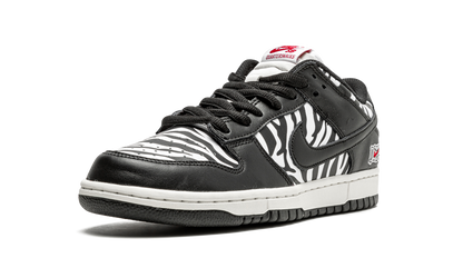 SB Dunk Low OG QS "Quarter Snacks" DM3510 001