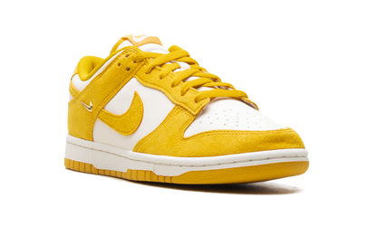 Dunk Low WMNS "Dark Sulfur Gold Mini Swoosh" IB4417 101