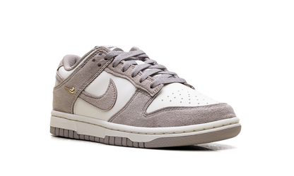 Dunk Low WMNS "Malt Gold Mini Swoosh" IB4417 105